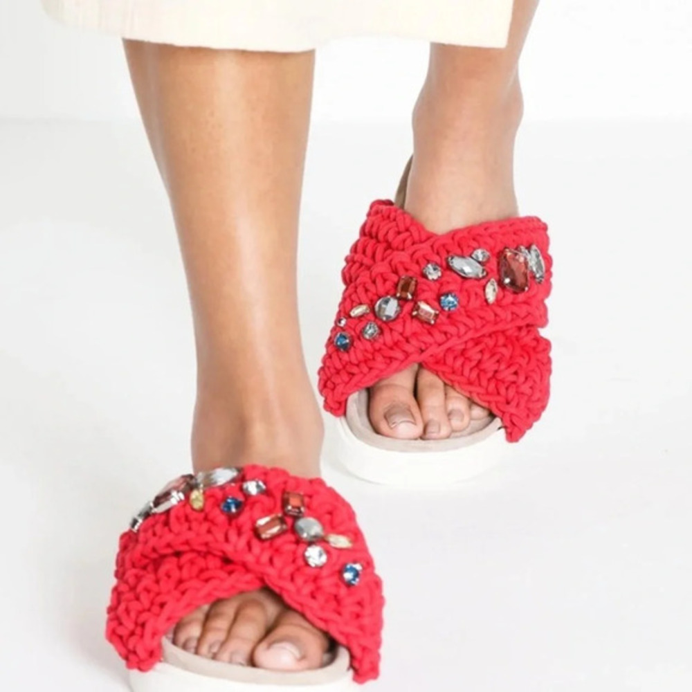 INUIKII
Slipper Woven Stones
Red color
Size 38 (7.5)
